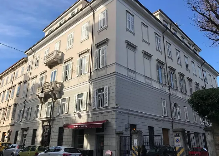 L\'Arco Trieste Studio Living 2